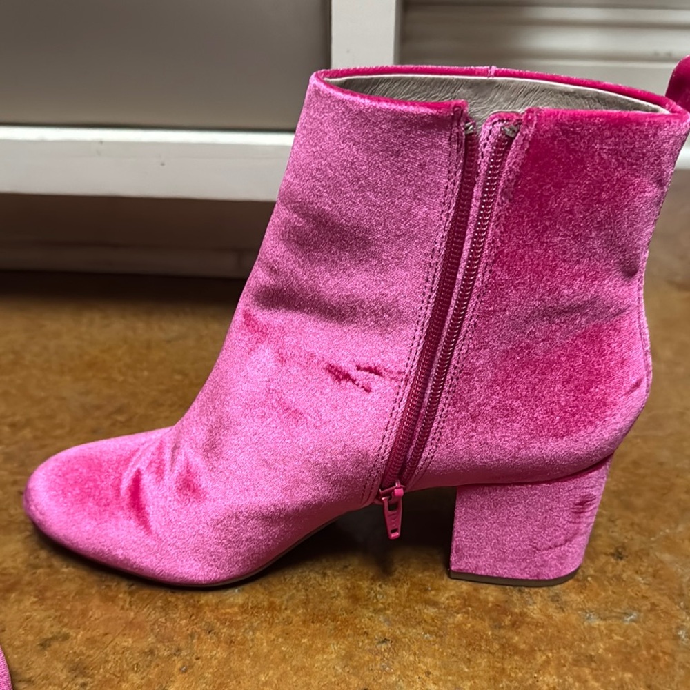 Gianni Bini Stylish Pink Suede Ankle Boots - Picture 2 of 5